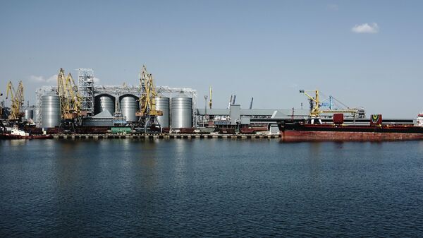 Хранилища с зерном в порту Одессы