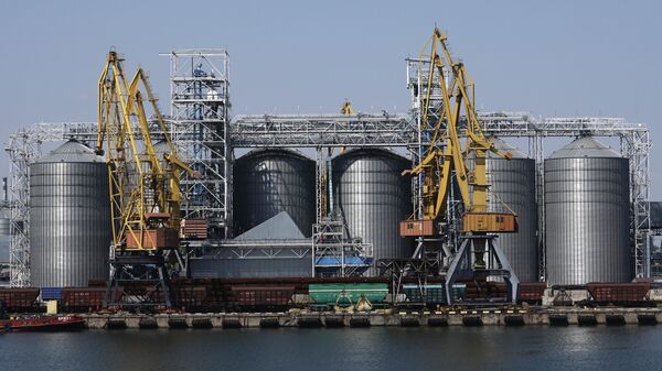 Хранилища с зерном в порту Одессы