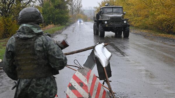Военнослужащий Народной милиции ЛНР на блокпосту в Харьковской области