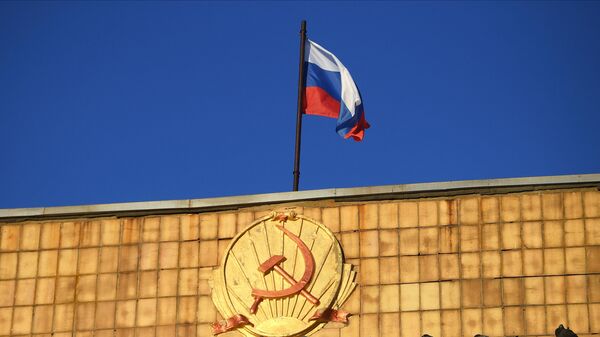 Российский триколор на здании