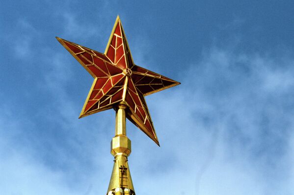 Рубиновая звезда на Спасской башне Московского Кремля