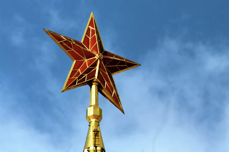 Рубиновая звезда на Спасской башне Московского Кремля Рубиновая звезда на Спасской башне Московского Кремля