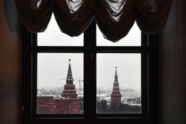 Вид из окна Дома Пашкова на Боровицкую башню и Водовзводную башню московского Кремля