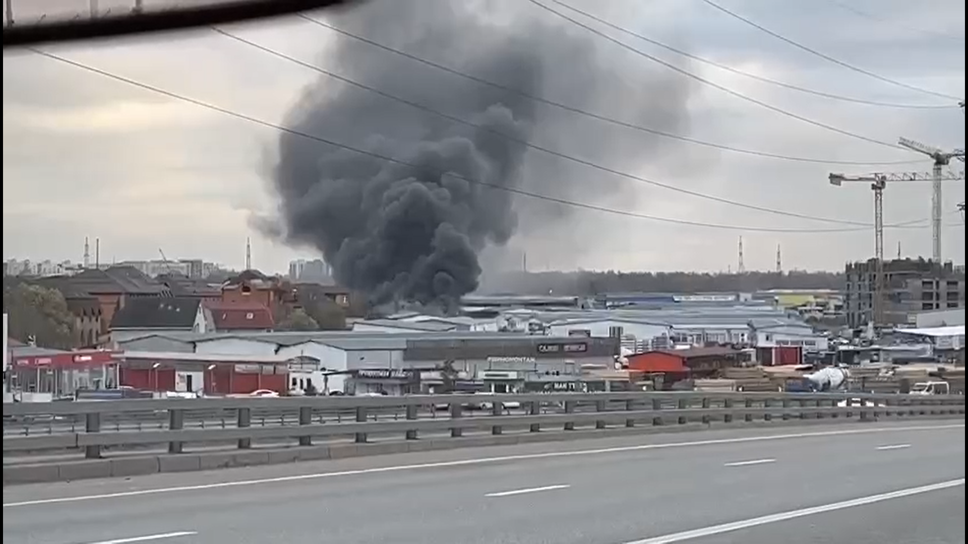 Задымление в районе Николо-Хованского строительного рынка в Москве - РИА Новости, 1920, 01.11.2022