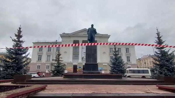 Аварийный памятник Ленину в Сарове