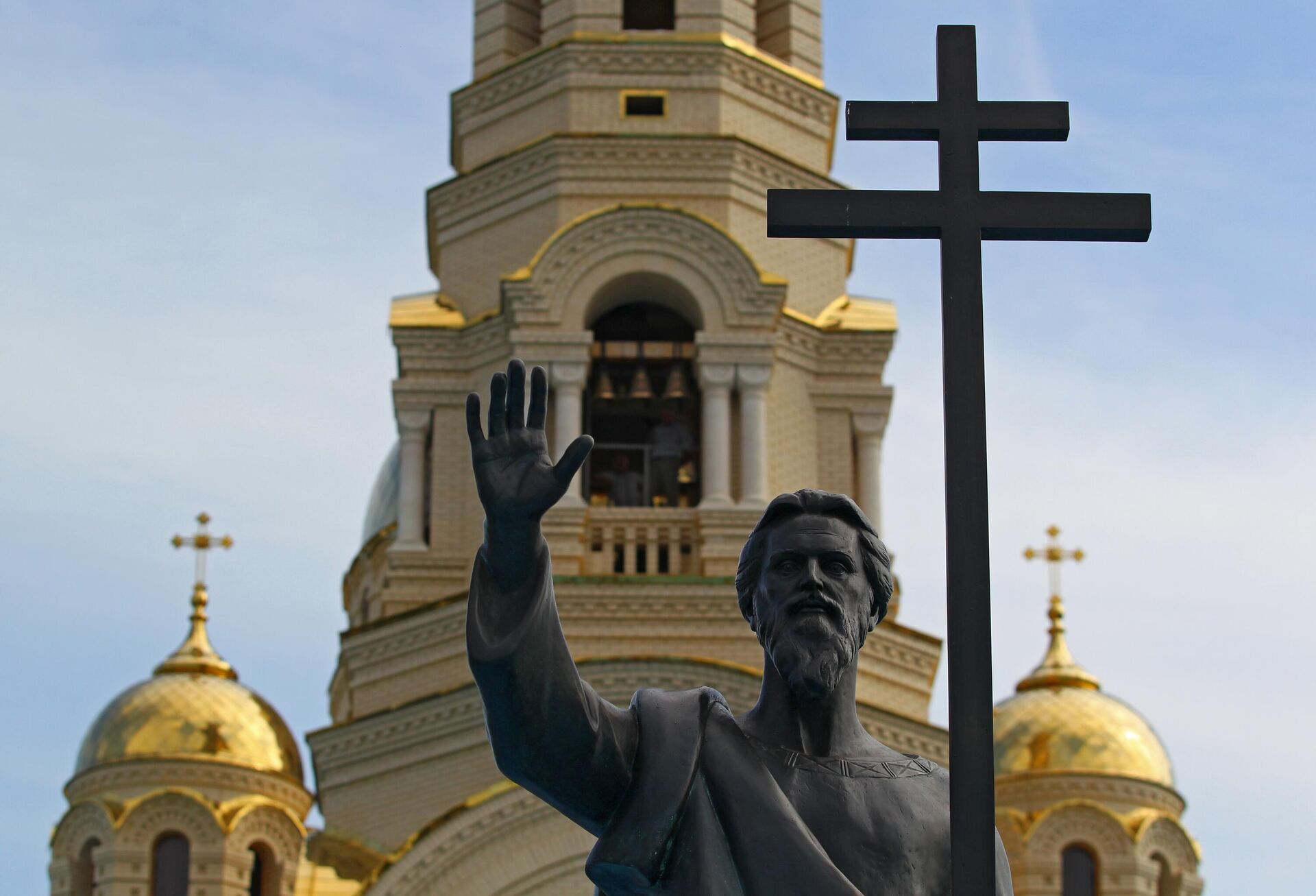 Памятник Святому Апостолу Андрею Первозванному, установленный в поселке Атяшево в Мордовии - РИА Новости, 1920, 01.11.2022