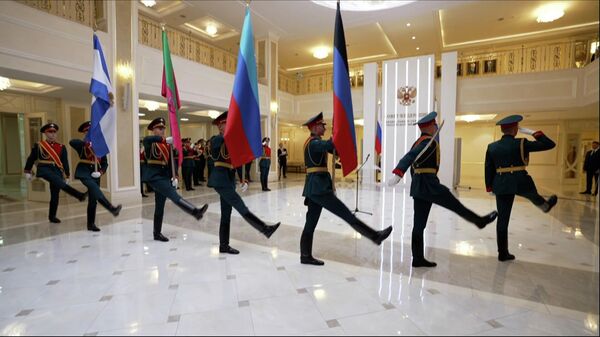 Церемония установки флагов ДНР, ЛНР, Херсонской и Запорожской областей в Совете Федерации