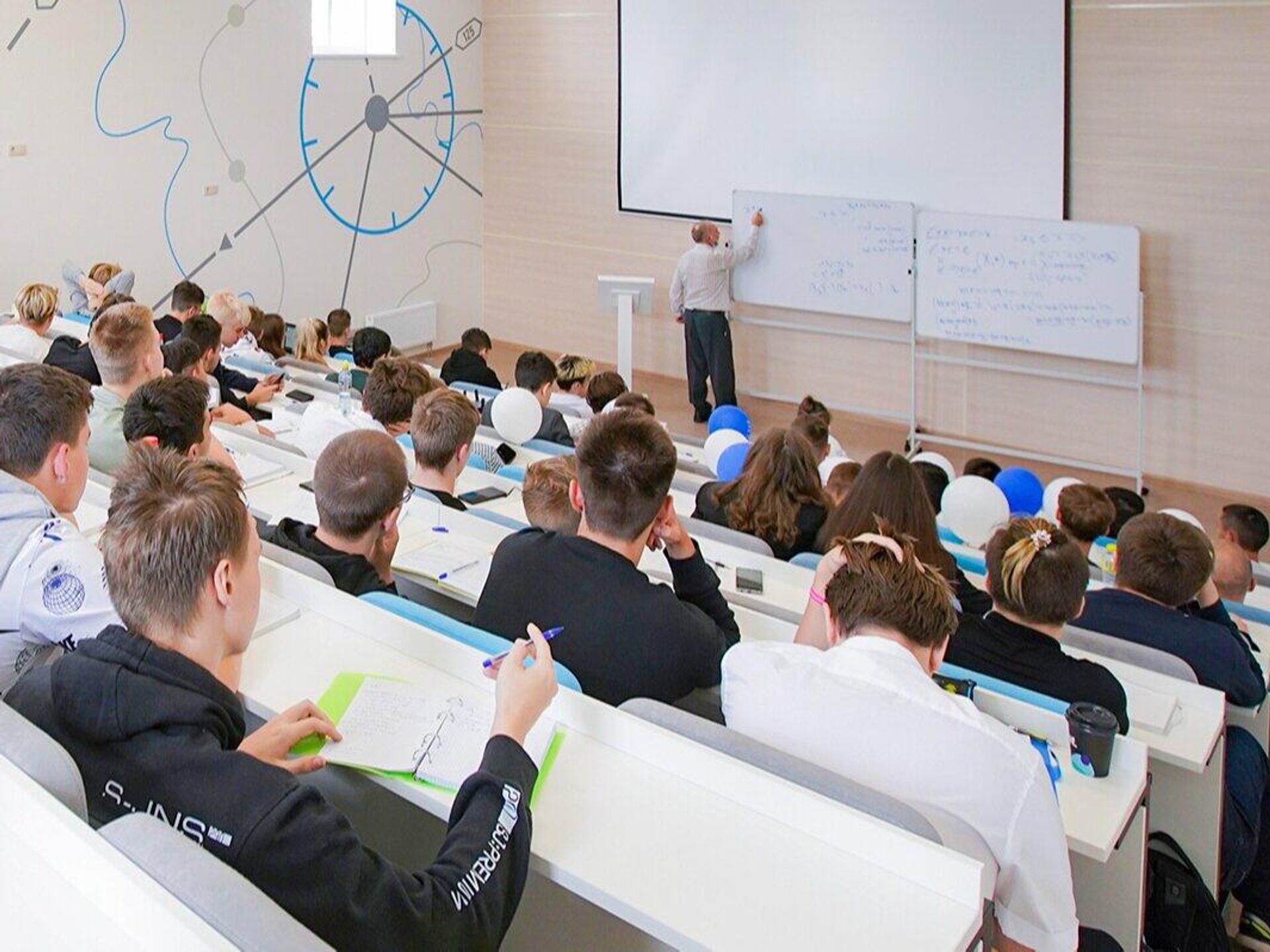 Школы Москвы перейдут на новый формат подготовки к ЕГЭ - РИА Новости,  02.11.2022