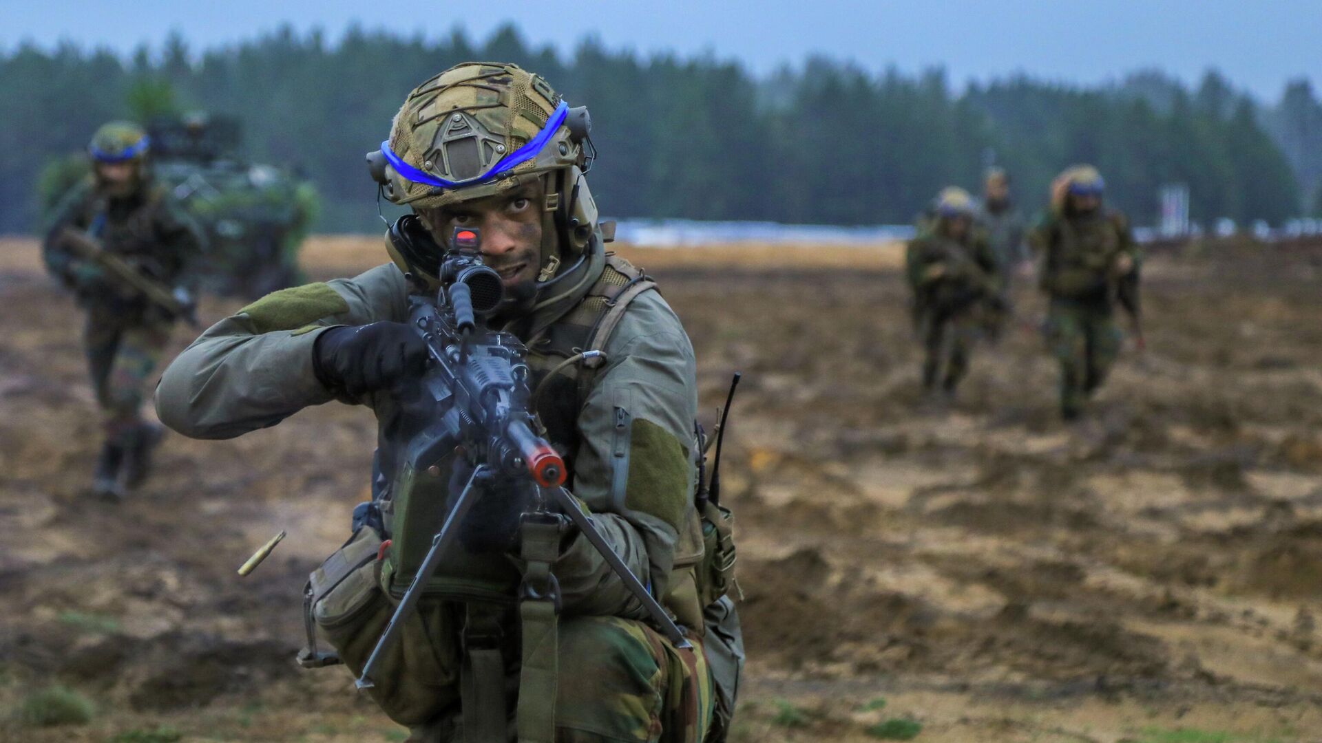 Совместные учения войск НАТО Iron Wolf — 22 в Латвии. 25 октября 2022 - РИА Новости, 1920, 02.11.2022
