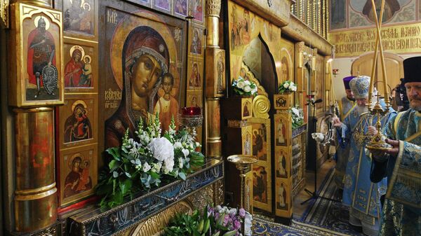 Патриарх Московский и всея Руси Кирилл проводит литургию в праздник Казанской иконы Божией Матери в Казанском соборе на Красной площади