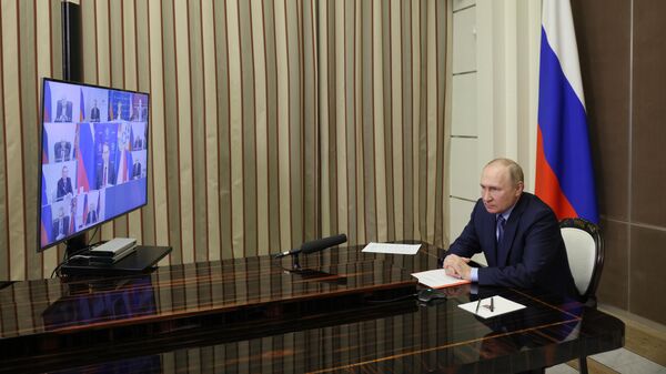 Владимир Путин проводит в режиме видеоконференции совещание с постоянными членами Совета Безопасности