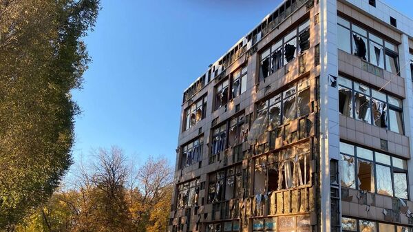 Разрушения, нанесенные огнем вооруженных формирований Украины заводу Стирол в Горловке