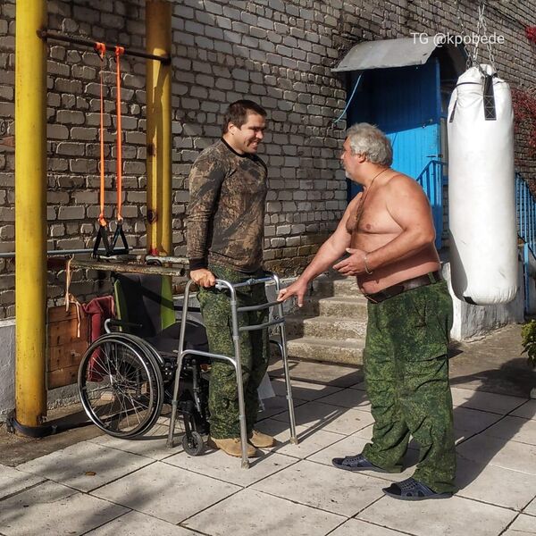 Влад в медпункте полка