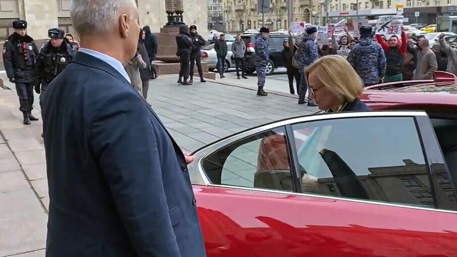 Посол Великобритании Дебора Броннерт у здания МИД России в Москве. 3 ноября 2022 Посол Великобритании Дебора Броннерт у здания МИД России в Москве. 3 ноября 2022 - РИА Новости, 1920, 03.11.2022