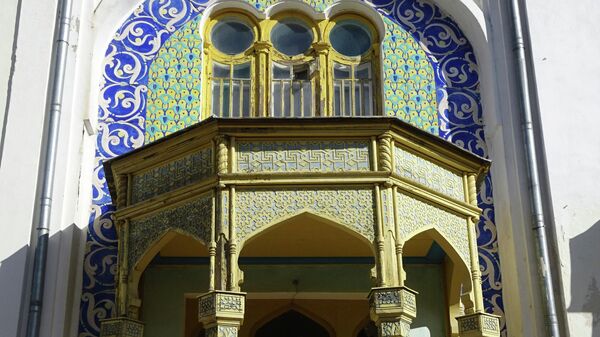 Дворец эмира Бухарского, оформление окна и балкон