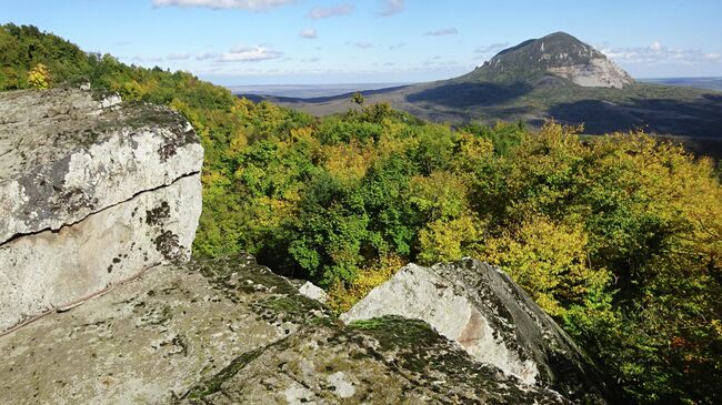 Вид со смотровой площадки на склонах горы Развалка