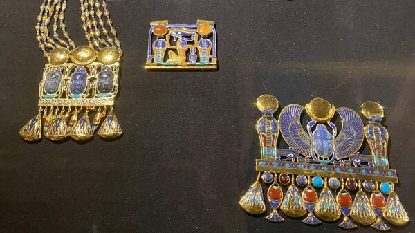 Экспонаты выставки Сокровища гробницы Тутанхамона