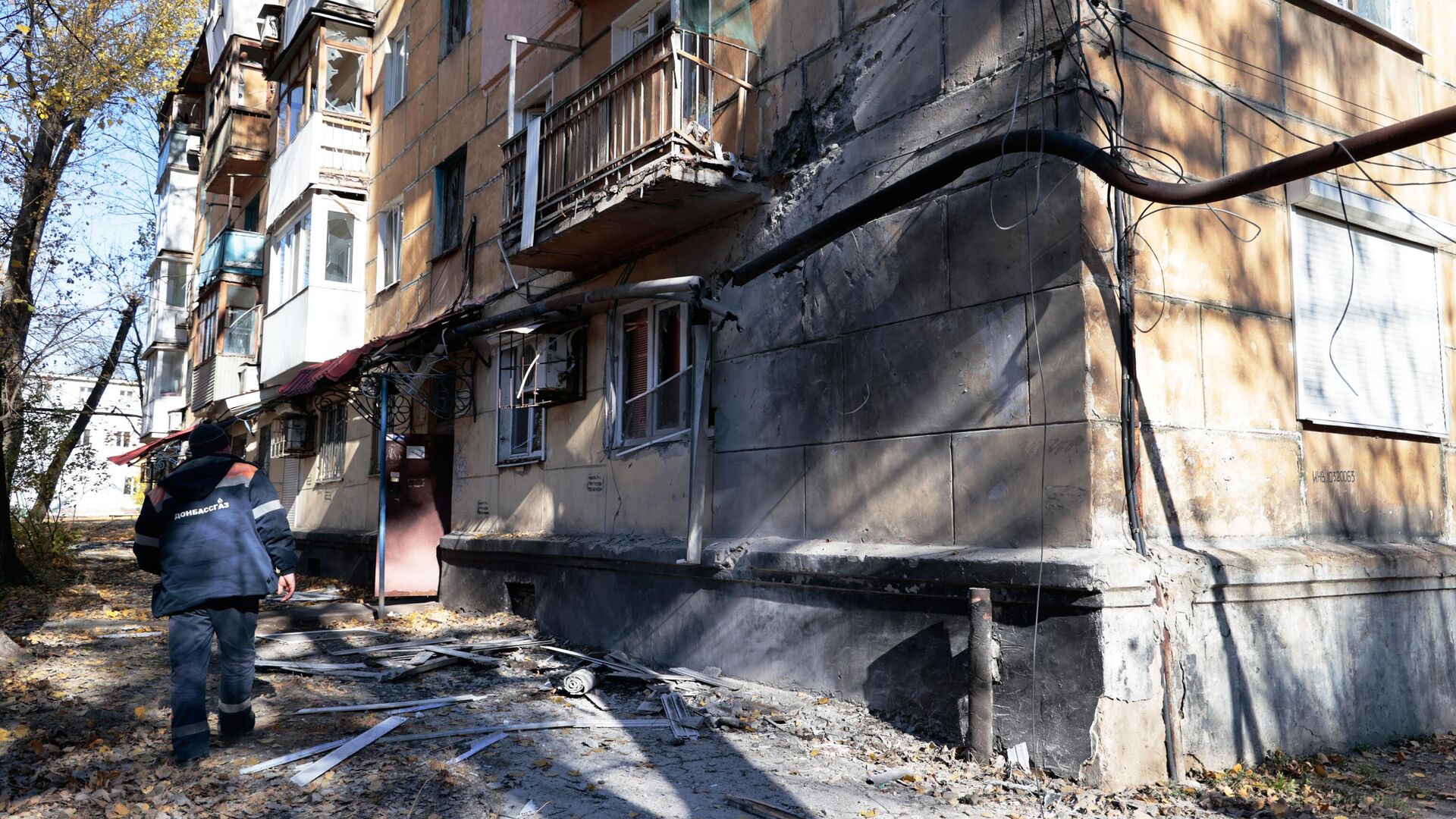 Жилой дом, пострадавший в результате обстрела со стороны ВСУ Киевского района Донецка - РИА Новости, 1920, 04.11.2022