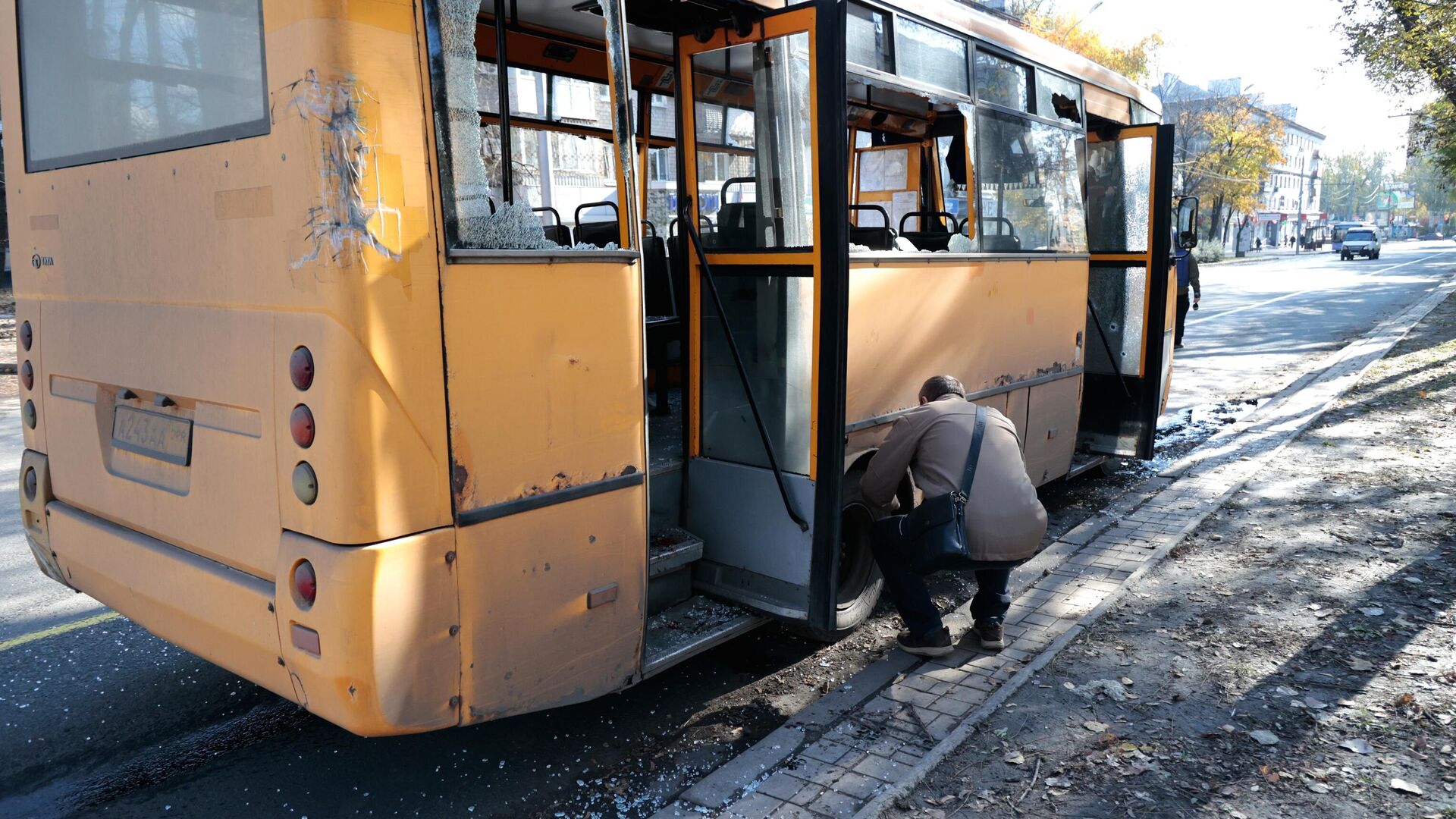 Автобус, пострадавший в результате обстрела со стороны ВСУ Киевского района Донецка. - РИА Новости, 1920, 09.11.2022