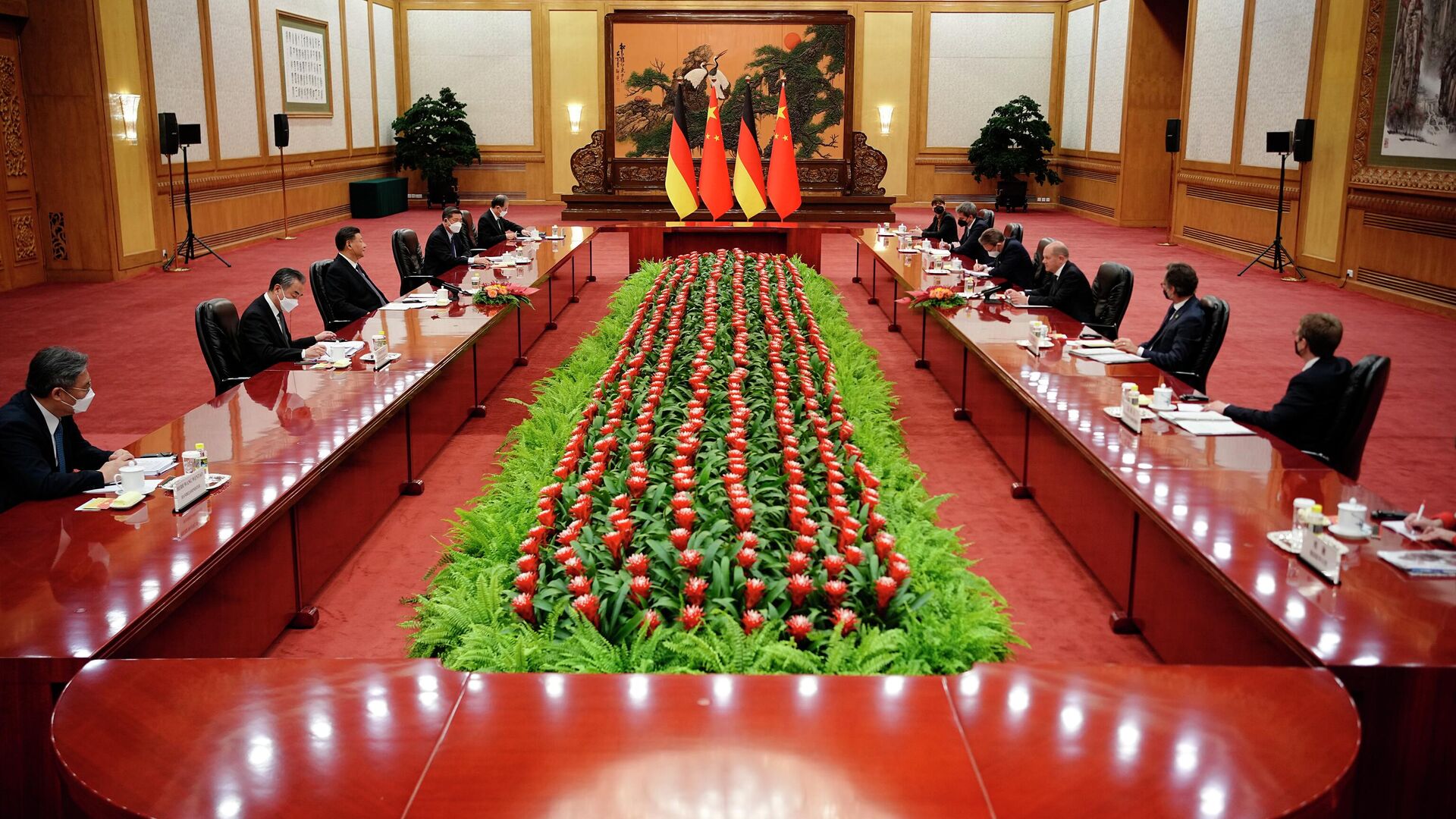 Председатель КНР Си Цзиньпин и канцлер Германии Олаф Шольц во время встречи в Доме народных собраний в Пекине - РИА Новости, 1920, 16.04.2024