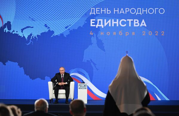 Президент РФ Владимир Путин на встрече с историками и представителями традиционных религий России в рамках мероприятий, посвященных Дню народного единства