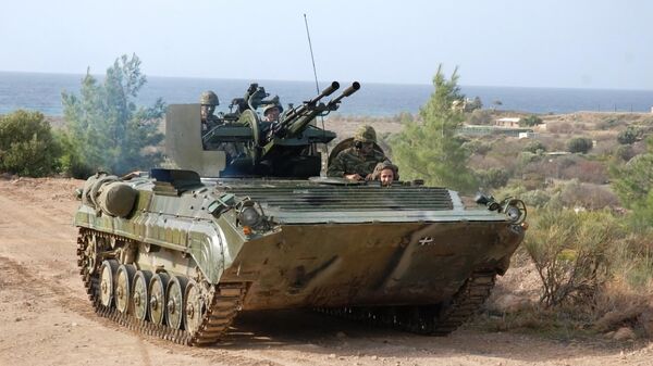 Боевая машина пехоты БМП-1П армии Греции, вооруженная 23-миллиметровой зенитной установкой ЗУ-23-2
