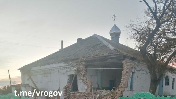 Последствия попадания снаряда в церковь в селе Любимовка Запорожской области