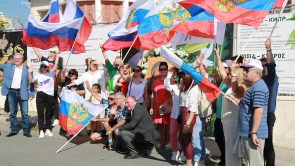 Торжественные мероприятия в честь Дня народного единства у здания почетного консульства России в Лимасоле, Кипр