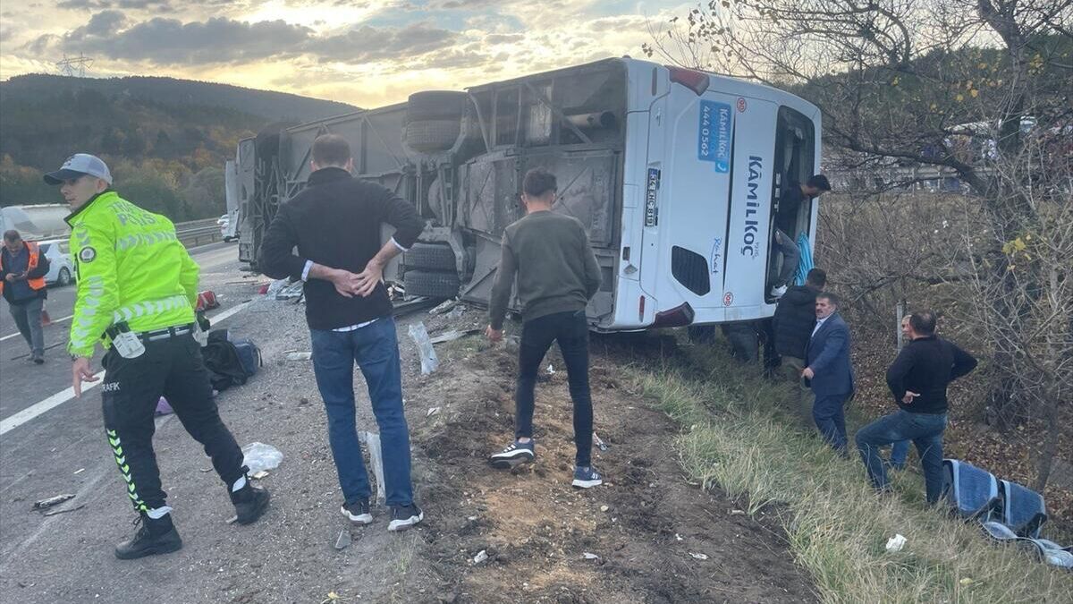 На месте ДТП с участием пассажирского автобуса в турецкой провинции Болу. Фотография очевидца - РИА Новости, 1920, 06.11.2022