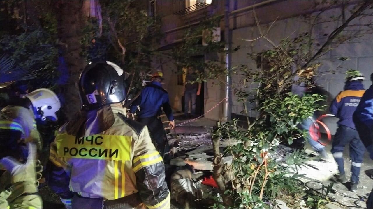 В Сочи рухнул балкон жилого дома, есть пострадавшие - РИА Новости,  07.11.2022