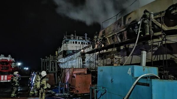 Пожар на судне, находящемся на судоремонтном заводе в Ленинском районе Астрахани