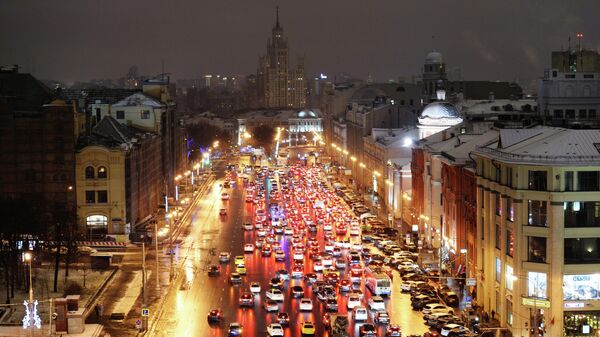 Автомобили на Новой площади в Москве