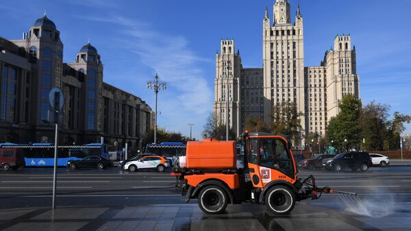 Дороги в Москве моют специальным шампунем 