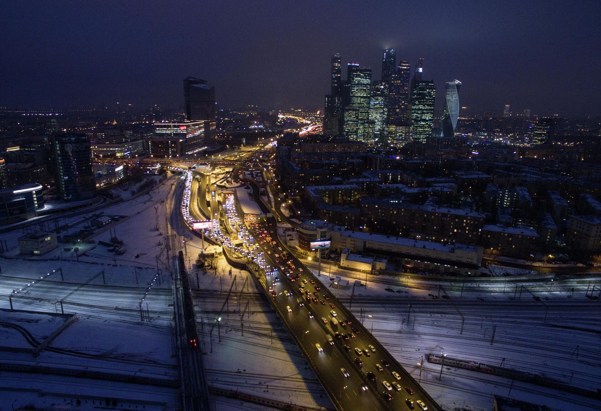 Третье транспортное кольцо, Московская кольцевая железная дорога и небоскребы Москва-сити - РИА Новости, 1920, 08.11.2022