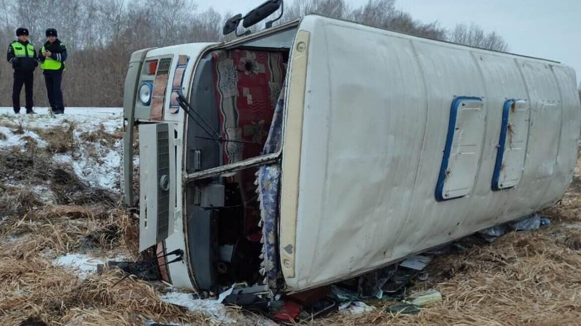 Место ДТП с участием пассажирского автобуса в Новосибирской области  - РИА Новости, 1920, 08.11.2022