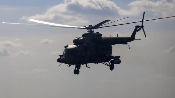 Вертолет Ми-8 в небе