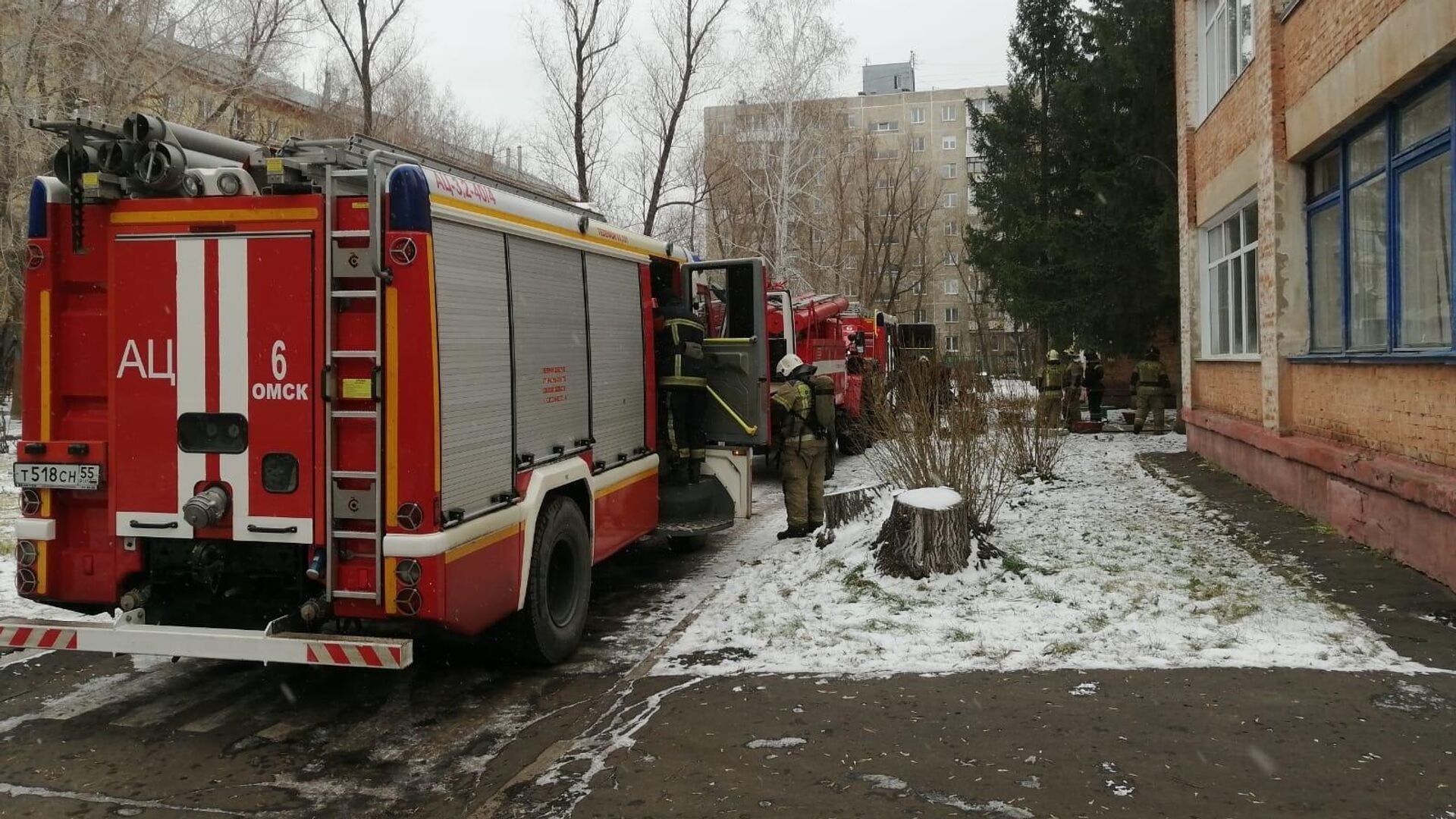 Пожарные рядом с детским садом №168 в Советском округе Омска - РИА Новости, 1920, 09.11.2022