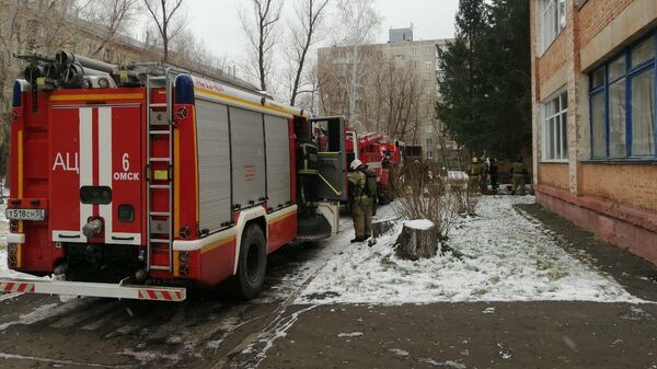 Пожарные рядом с детским садом №168 в Советском округе Омска