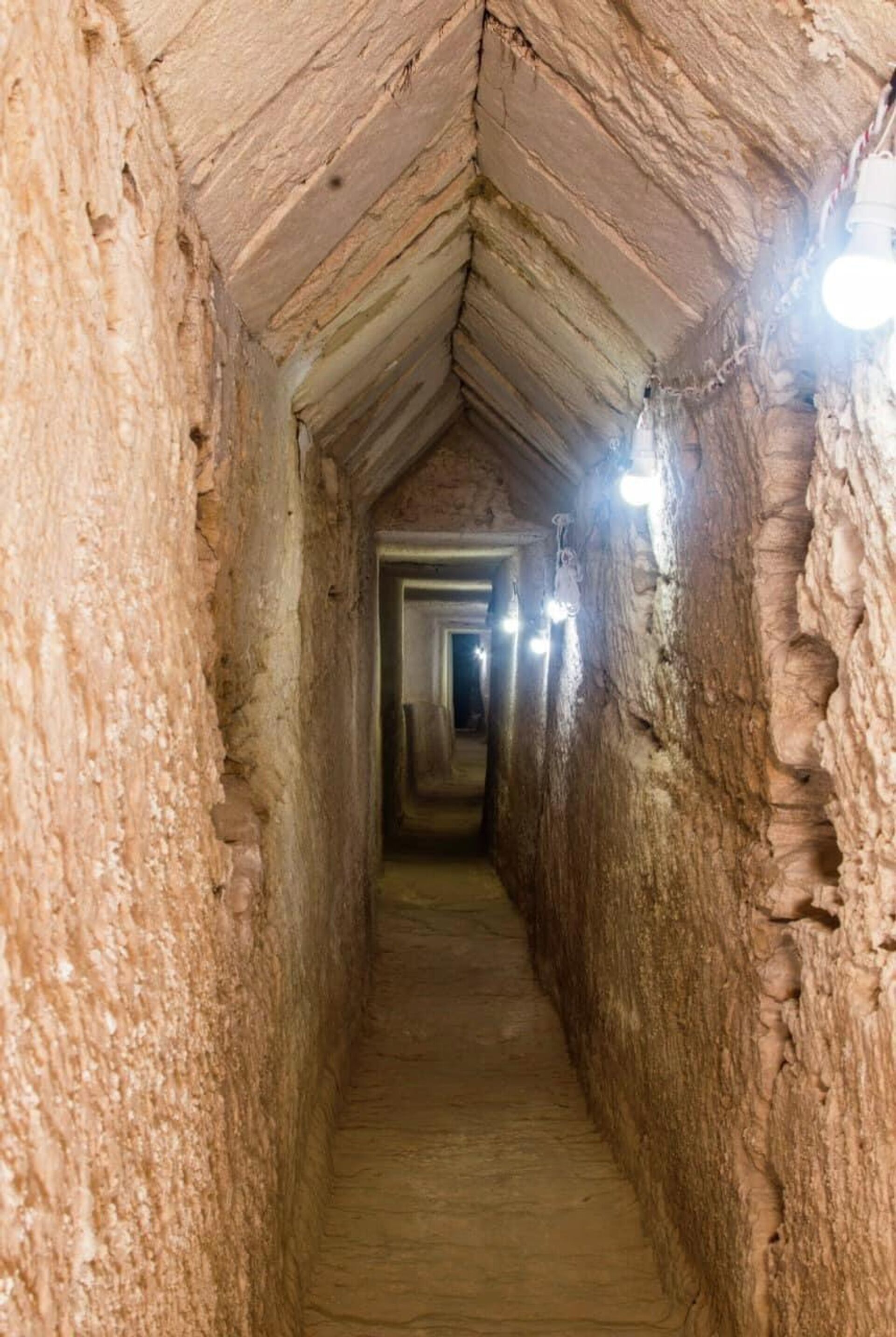 Туннель под древним египетским храмом Тапосирис Магна, Великой гробницей Осириса - РИА Новости, 1920, 13.02.2024