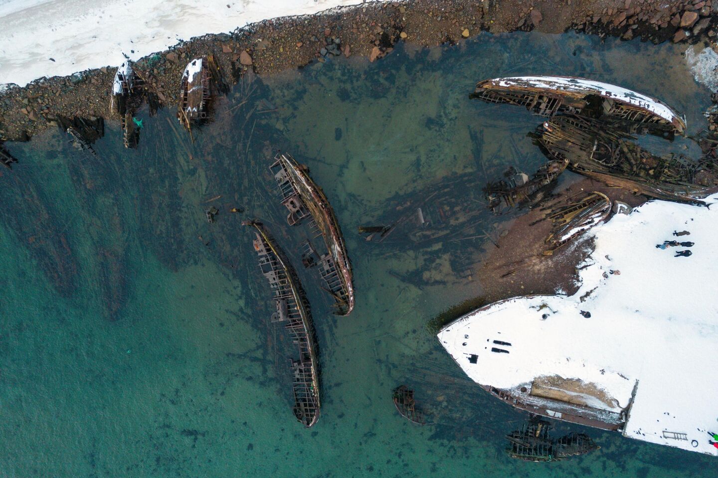 Кладбище кораблей в селе Териберка Мурманской области Кладбище кораблей в селе Териберка Мурманской области