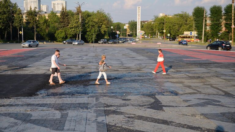  Граффити художника Покраса Лампаса Супрематический крест