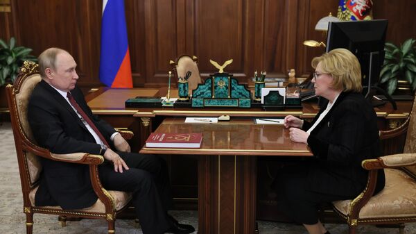 Президент РФ Владимир Путин и руководитель Федерального медико-биологического агентства Вероника Скворцова