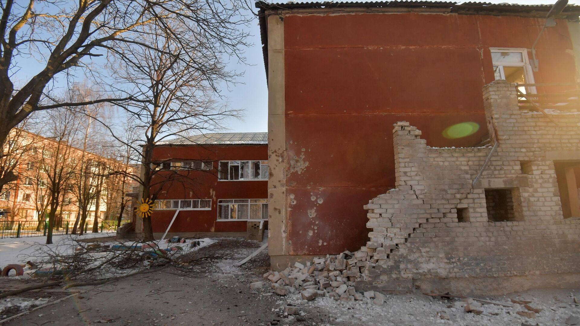 Детский сад в городе Ясиноватая, пострадавший в результате обстрела ВСУ - РИА Новости, 1920, 10.11.2022