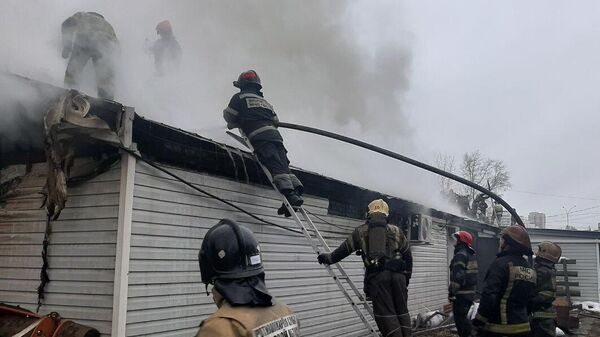 Тушение загоревшегося цеха промплощадки в Екатеринбурге