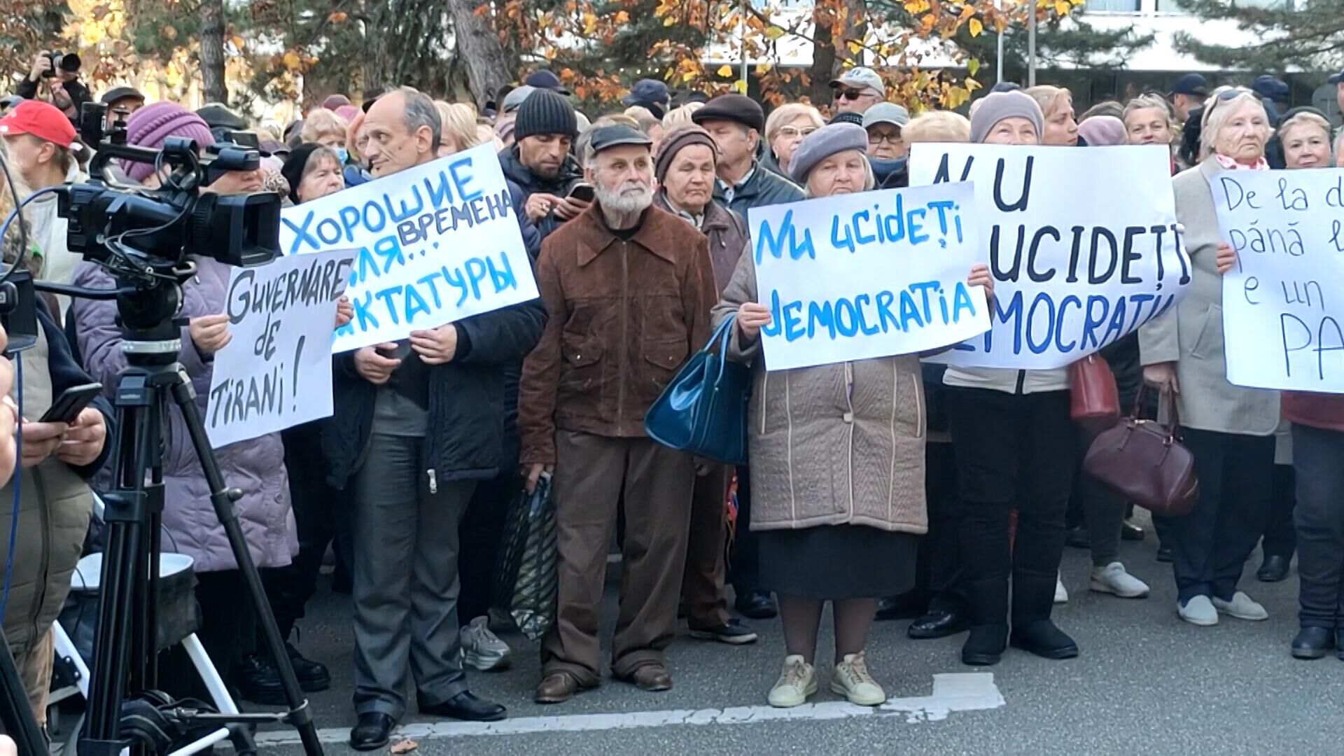 Не на что жить. Жители Кишинева вышли на антиправительственный митинг - РИА Новости, 1920, 10.11.2022