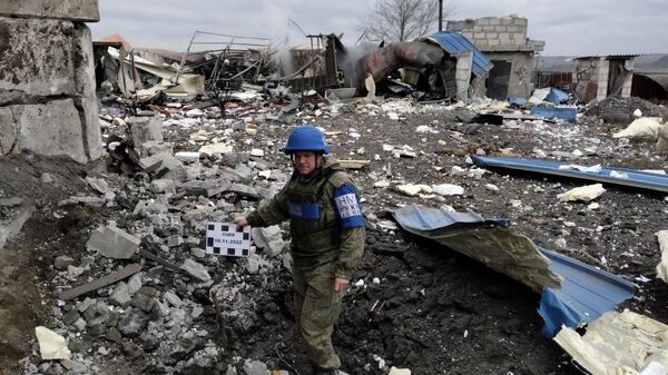 Последствия обстрела вооруженными формированиями Украины поселка Криничное в ЛНР