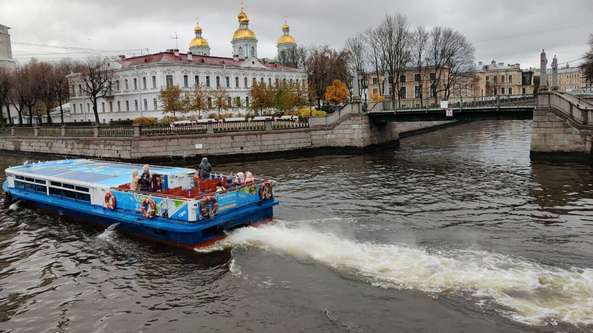 Л пост спб. Санкт-Петербург. Питер 29.11.2022. Туристы в Санкт-Петербурге. Семимостье Петербурга с высоты