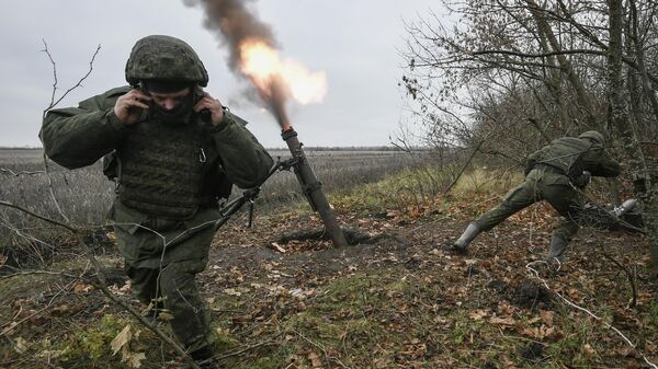 Военнослужащие минометного расчета ВС РФ ЮВО участвуют в боевых действиях на Запорожском направлении специальной военной операции