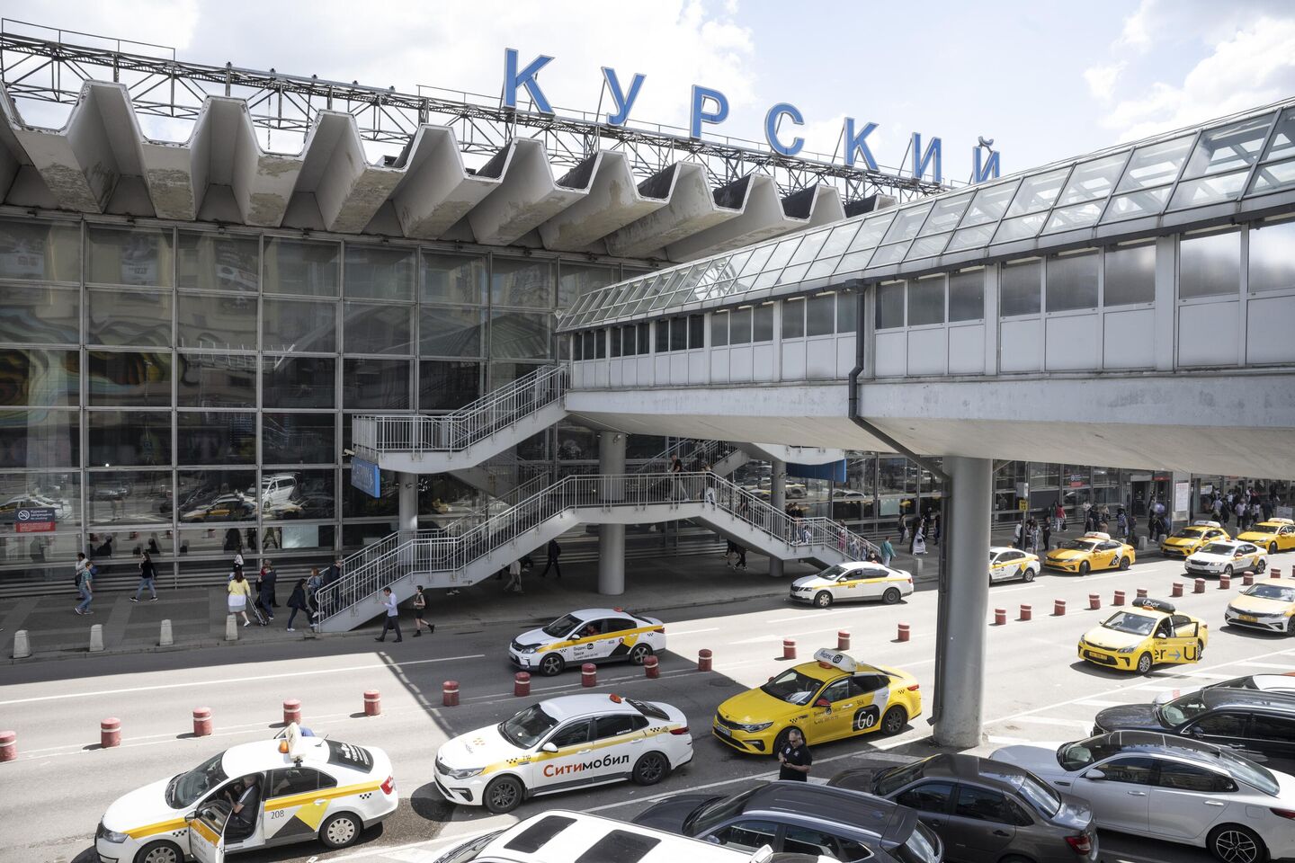 Территория перед Курским вокзалом Территория перед Курским вокзалом