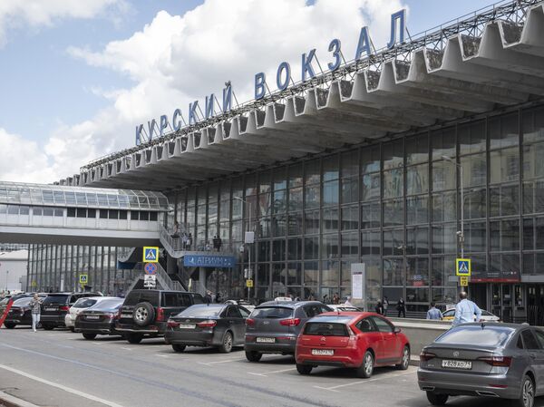 Территория перед Курским вокзалом Территория перед Курским вокзалом